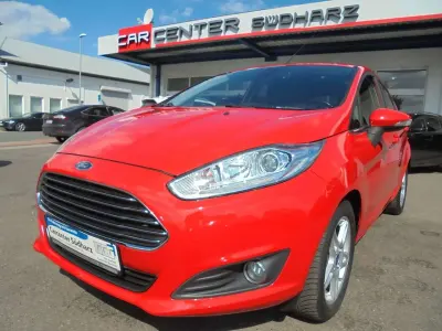 Gebraucht Ford Fiesta Titanium 101 PS (74 kW) 2014 Rot Kleinwagen
