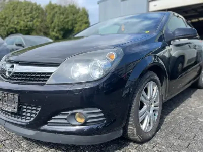Usata Opel Astra GTC 155 CV (114 kW) 2009 Nero Coupé