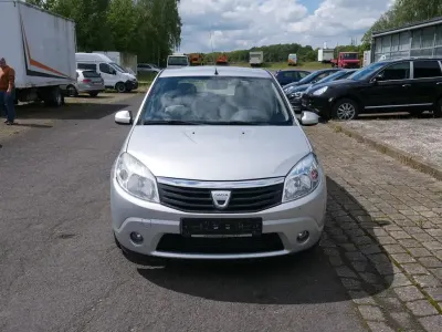 Gebraucht Dacia Sandero Lauréate 68 PS (50 kW) 2009 Grau Limousine