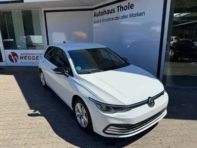 Gebraucht VW Golf VIII 150 PS (110 kW) 2021 Weiß Limousine