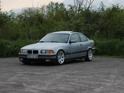 Używany BMW 320 Basis 150 KM (110 kW) 1994 Srebrny Coupe