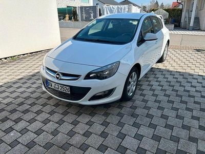 Gebraucht Opel Astra 101 PS (74 kW) 2012 Weiß Limousine