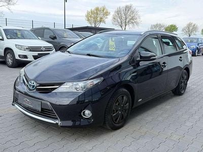 Second-hand Toyota Auris Touring Sports 99 CP (72 kW) 2015 Negru Break