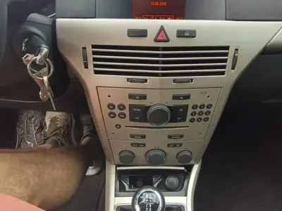 Gebraucht Opel Astra Edition 90 PS (66 kW) 2009 Limousine