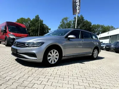 Gebraucht VW Passat 150 PS (110 kW) 2024 Silber Kombi