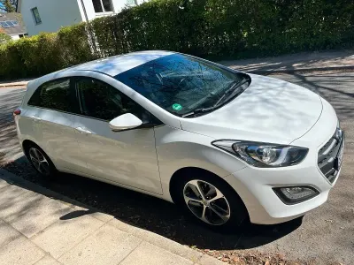 Used Hyundai i30 YES! 100 HP (73 kW) 2015 White Coupe