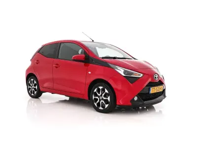 Używany Toyota Aygo X-cite 73 KM (53 kW) 2018 Czerwony Hatchback