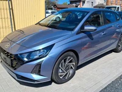 Neu Hyundai i20 90 PS (66 kW) 2026 Saw atlas weiß + dach schwarz Kleinwagen