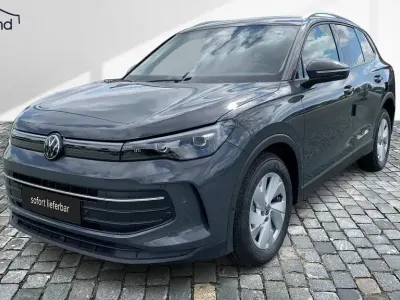 Gebraucht VW Tiguan Advance 150 PS (110 kW) 2024 Grau / delfingrau SUV