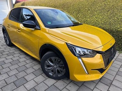 Gebraucht Peugeot e-208 Allure 100 kW (136 PS) 2023 Gelb Kleinwagen