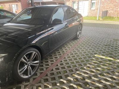 Second-hand BMW 320 Sport Line 190 CP (139 kW) 2016 Negru Berlinǎ