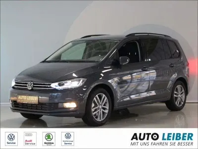 Neu VW Touran 150 PS (110 kW) 2025 Delfingrau metallic Van / Kleinbus