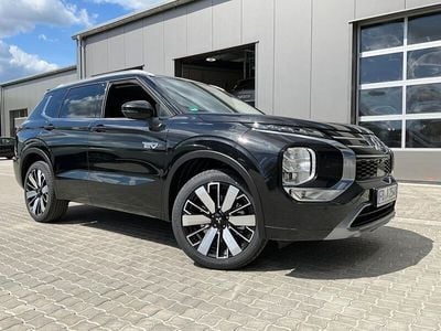 Schwarz Gebraucht 2025 Mitsubishi Outlander P-HEV Top SUV | 58.000 € (Teuer)