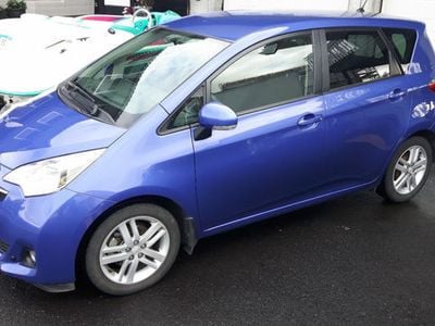 Gebraucht Toyota Verso-S Life 90 PS (66 kW) 2011 Blau metallic Van / Kleinbus