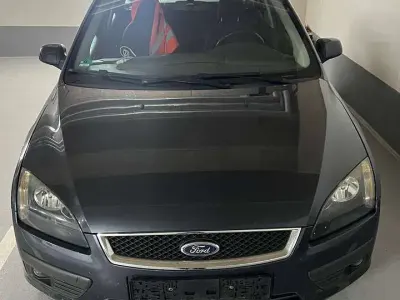 Używany Ford Focus Trend 90 KM (66 kW) 2006 Czarny Kombi