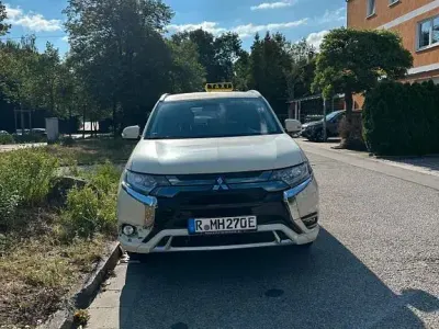 Gebraucht Mitsubishi Outlander 224 PS (164 kW) 2021 Weiß SUV