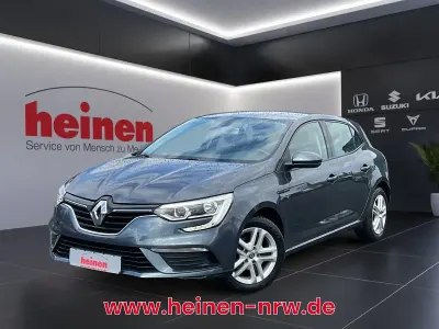 Gebraucht Renault Mégane IV Play 130 PS (95 kW) 2018 Grau Limousine