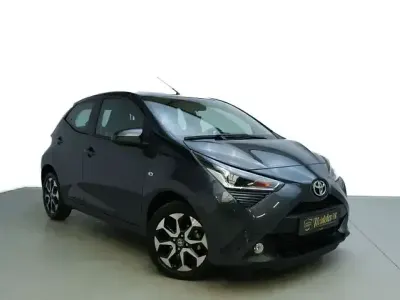 Gebraucht Toyota Aygo X-play 72 PS (52 kW) 2020 Grau Kleinwagen