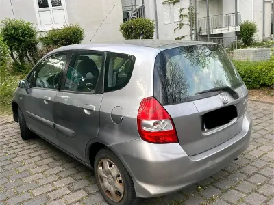 Second-hand Honda Jazz 78 CP (57 kW) 2005 Gri Hatchback