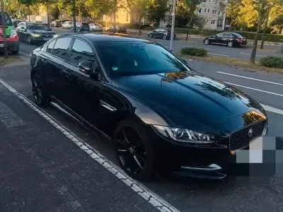 Używany Jaguar XE R-Sport 179 KM (131 kW) 2017 Czarny Sedan/Limuzyna