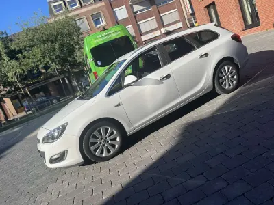 Gebraucht Opel Astra 131 PS (96 kW) 2012 Kombi