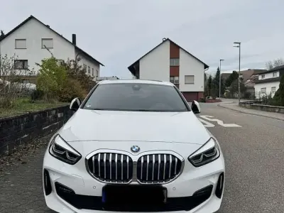 Gebraucht BMW 118 M Sport 136 PS (100 kW) 2021 Weiß Kleinwagen