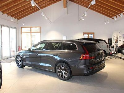 Gebraucht Volvo V60 Core 197 PS (144 kW) 2022 Grau Kombi