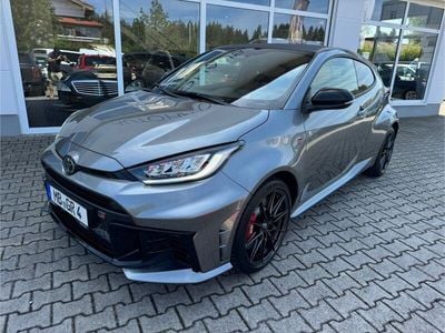 Usata Toyota Yaris 280 CV (205 kW) 2024 Argento Utilitaria