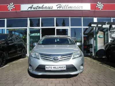 Gebraucht Toyota Avensis Sol 124 PS (91 kW) 2013 Silber Kombi