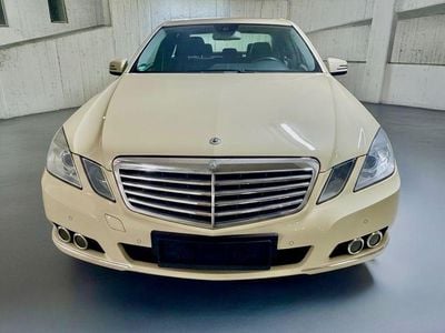 Beige Gebraucht 2009 Mercedes E200 Limousine | 4.490 € (Etwas zu teuer)