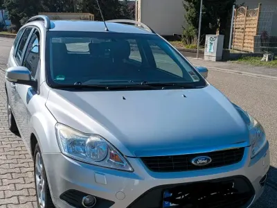 Gebraucht Ford Focus 100 PS (73 kW) 2011 Silber Kombi