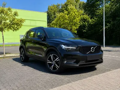 Gebraucht Volvo XC40 Momentum 163 PS (119 kW) 2022 Schwarz SUV