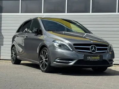 Gebraucht Mercedes B180 122 PS (89 kW) 2014 Grau Kleinwagen