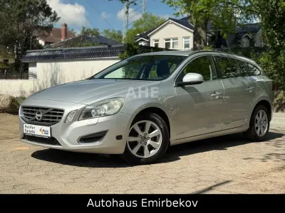 Używany Volvo V60 Momentum 179 KM (131 kW) 2013 Srebrny Kombi