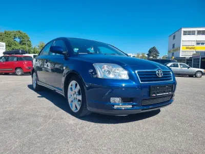 Usata Toyota Avensis Executive 163 CV (119 kW) 2004 Blu Berlina
