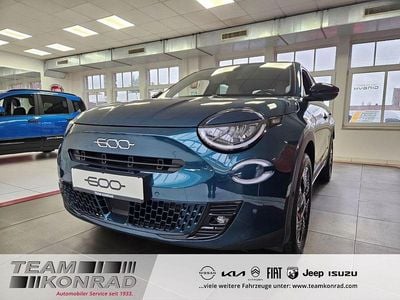 Neu Fiat 600 La Prima 110 PS (80 kW) 2025 Grün SUV