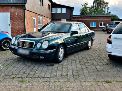 Gebraucht Mercedes E200 136 PS (100 kW) 1996 Grün Limousine