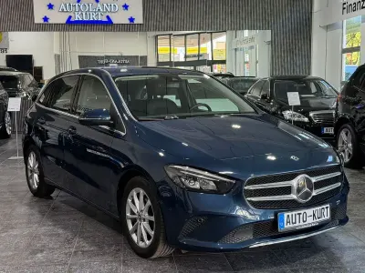 Gebraucht Mercedes B180 116 PS (85 kW) 2019 Blau Kleinwagen
