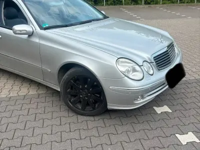 Używany Mercedes E500 306 KM (225 kW) 2003 Srebrny Kombi