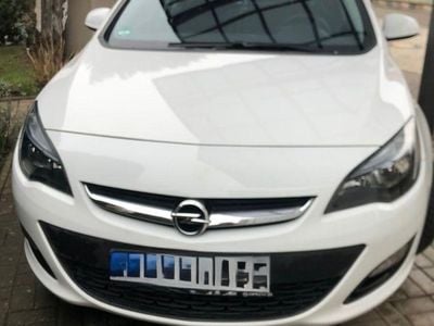 Gebraucht Opel Astra Selection 116 PS (85 kW) 2014 Weiß Limousine