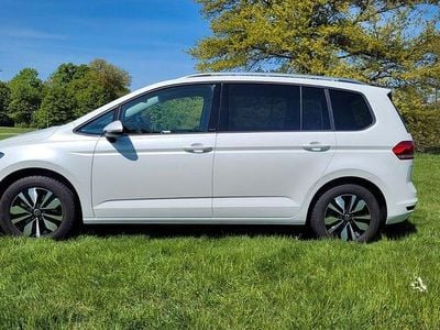 Gebraucht VW Touran Move 150 PS (110 kW) 2024 Weiß Van / Kleinbus