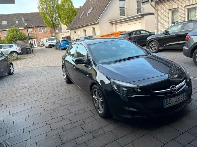 Używany Opel Astra 115 KM (84 kW) 2015 Czarny Sedan/Limuzyna