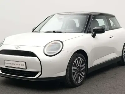 Używany Mini Cooper Classic 135 kW (184 KM) 2025 Biały Hatchback