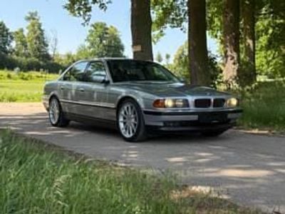 Gebraucht BMW 750 326 PS (239 kW) 1997 Silber Limousine