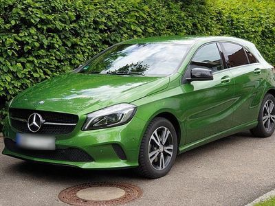 Usata Mercedes A180 Urban 122 CV (89 kW) 2015 Verde Berlina