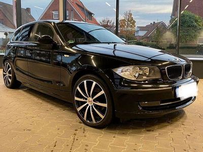 Gebraucht BMW 116 122 PS (89 kW) 2009 Schwarz Kleinwagen