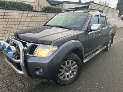 Grau Gebraucht 2011 Nissan Navara Abholung | 15.990 € (Teuer)