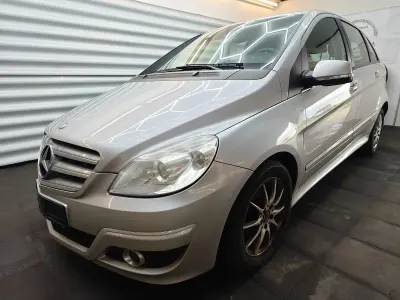 Gebraucht Mercedes B180 109 PS (80 kW) 2010 Silber Van / Kleinbus