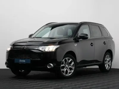 Gebraucht Mitsubishi Outlander P-HEV Intense 203 PS (149 kW) 2014 Schwarz SUV