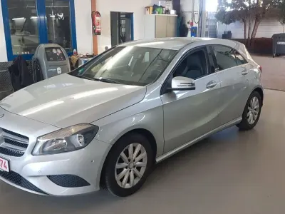 Gebraucht Mercedes A180 122 PS (89 kW) 2014 Silber Kleinwagen